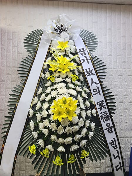 가족분들이 선호하는 깔끔한 근조화환